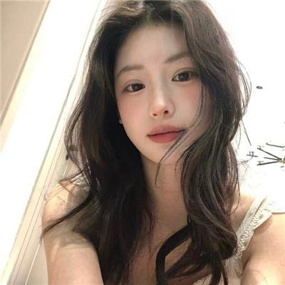 穿风信子蓝的少女
